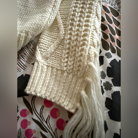 Fringe sweater - Picture 2 of 4
